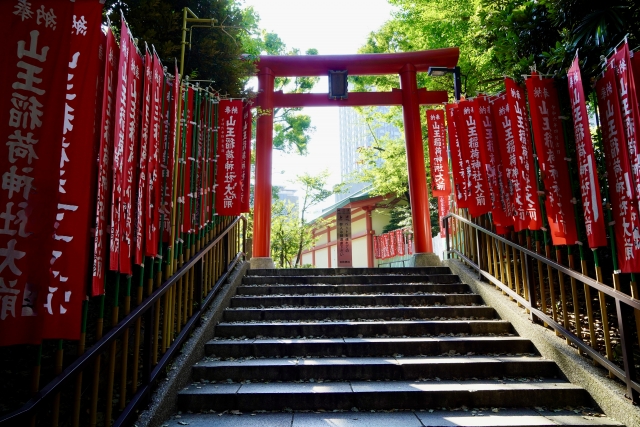 東京 日枝神社 稲荷参道と祈祷殿